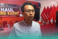 Ketua Fraksi PDI Perjuangan DPRD Jember, Edi Cahyo Purnomo saat diwawancara di kantor DPC PDI-P Kabupaten Jember (Foto: Sigit/Frensia). 