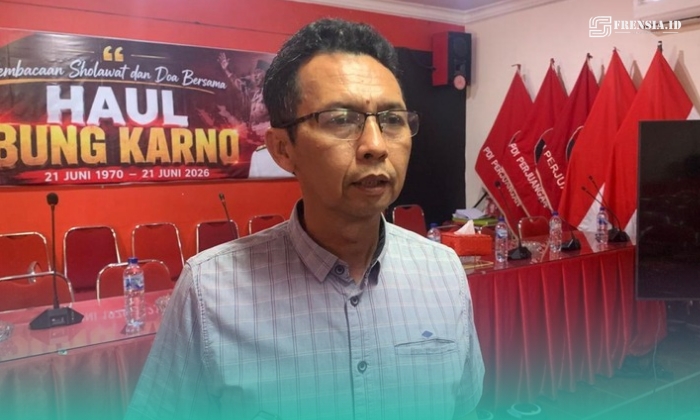 Ketua Fraksi PDI Perjuangan DPRD Jember, Edi Cahyo Purnomo saat diwawancara di kantor DPC PDI-P Kabupaten Jember (Foto: Sigit/Frensia). 
