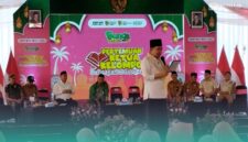 Bupati Jember, Gus Fawait, saat memaparkan program Pemkab Jember dalam acara Bunga Desaku di Balai Desa Cumedak, Kecamatan Sumberjambe, Jember (Foto: Fadli/Frensia). 