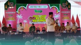 Bupati Jember, Gus Fawait, saat memaparkan program Pemkab Jember dalam acara Bunga Desaku di Balai Desa Cumedak, Kecamatan Sumberjambe, Jember (Foto: Fadli/Frensia). 