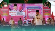 Bupati Jember, Gus Fawait, saat menghadiri agenda Bunga Desaku di Balai Desa Cumedak, Kecamatan Sumberjambe, Jember (Foto: Fadli/Frensia). 