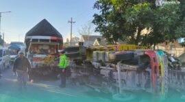 Pihak kepolisian satlantas Jember saat melakukan olah Tempat Kejadian Perkara (TKP) (Foto: Satlantas Polres Jember). 