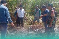 Pihak kepolisian Polsek Ajung dan Tim Inafis Polres Jember saat melakukan olah TKP (Foto: Istimewa). 