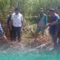Pihak kepolisian Polsek Ajung dan Tim Inafis Polres Jember saat melakukan olah TKP (Foto: Istimewa). 