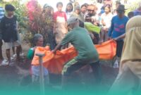Warga Ajung saat mengubur tengkorak manusia di Tempat Pemakaman Umum (TPU) setempat (Foto: Istimewa).
