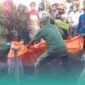 Warga Ajung saat mengubur tengkorak manusia di Tempat Pemakaman Umum (TPU) setempat (Foto: Istimewa). 