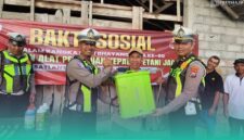 Gambar Hari Bhayangkara ke-80, Satlantas Polresta Banyuwangi Salurkan Bantuan Alat Pertanian untuk Petani Jagung (Sumber: Istimewa)