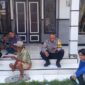 Pihak Kepolisan dan warga saat setelah mengevakuasi korban (Foto: Istimewa). 
