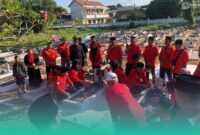 Gambar Peringati Bulan Bung Karno, Kader PDI Perjuangan Banyuwangi Nyekar dan Doa Bersama di Taman Makam Pahlawan (Sumber: Istimewa)