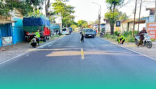 Gambar Diduga Mengantuk, Sopir Travel Tewas Tabrak Truk Parkir di Banyuwangi (Sumber: Istimewa)
