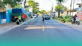 Gambar Diduga Mengantuk, Sopir Travel Tewas Tabrak Truk Parkir di Banyuwangi (Sumber: Istimewa)