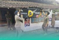 Gambar Ditertibkan Satpol PP Reklame Insidentil Tanpa Izin di Genteng-Banyuwangi dari Frensia.id (Sumber: Istimewa)