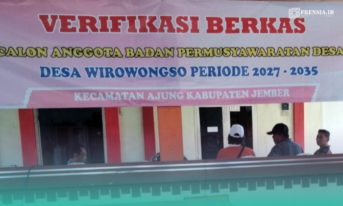 Suasana balai Desa Wirowongso, Kecamatan Ajung, Jember, saat diprotes warga terkait oknum PPPK yang lolos seleksi BPD (Foto: Istimewa). 