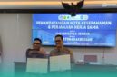 Direktur Utama BPJS Ketenagakerjaan, Saiful Hidayat (kiri) dan Rektor UNEJ, Iwan Taruna (kanan), di Aula Lantai 3 Gedung Rektorat (Foto: Fadli/Frensia). 