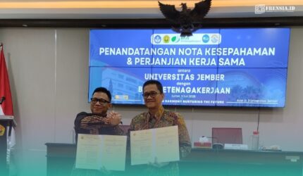 Direktur Utama BPJS Ketenagakerjaan, Saiful Hidayat (kiri) dan Rektor UNEJ, Iwan Taruna (kanan), di Aula Lantai 3 Gedung Rektorat (Foto: Fadli/Frensia).