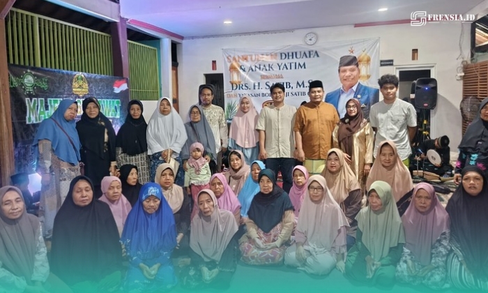 Anggota DPRD Jawa Timur Fraksi Gerindra, Drs. H. Satib saat menggelar aksi sosial menyantuni puluhan anak yatim piatu dan kaum dhuafa (Foto: Istimewa). 