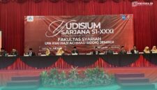 Jajaran para pimpinan dekanat Fakultas Syariah UIN KHAS Jember (Foto: Humas Fasya UIN KHAS).