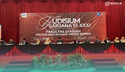 Jajaran para pimpinan dekanat Fakultas Syariah UIN KHAS Jember (Foto: Humas Fasya UIN KHAS).