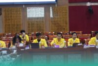 Sejumlah mahasiswa yang tergabung dalam Ikatan Mahasiswa Magister Hukum Universitas Indonesia (IMMH UI), saat menghadiri Rapat Dengar Pendapat Umum (RDPU) bersama Komisi X DPR RI, di Kompleks Parlemen, Jakarta (Foto: Media Center IMMH UI). 