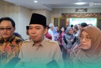 Bupati Jember, Muhammad Fawait (tengah), Direktur Jenderal Perhutanan Sosial Kementerian Kehutanan RI, Catur Endah Prasetiani (kanan) (Foto: Fadli/Frensia).