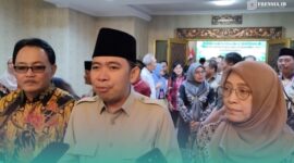 Bupati Jember, Muhammad Fawait (tengah), Direktur Jenderal Perhutanan Sosial Kementerian Kehutanan RI, Catur Endah Prasetiani (kanan) (Foto: Fadli/Frensia). 