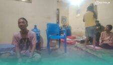 Pak Iwan saat diwawancara di kediaman rumahnya (Foto: Istimewa). 