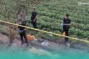 Pihak kepolisian saat melakukan olah TKP dan evakuasi pada mayat perempuan di Kecamatan Kaliwates, Jember (Foto: Istimewa). 