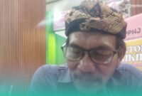 Susmiadi selaku Pelukis Pameran dalam acara Muharram Art Fest PC GP Ansor Kencong (Foto: Istimewa). 