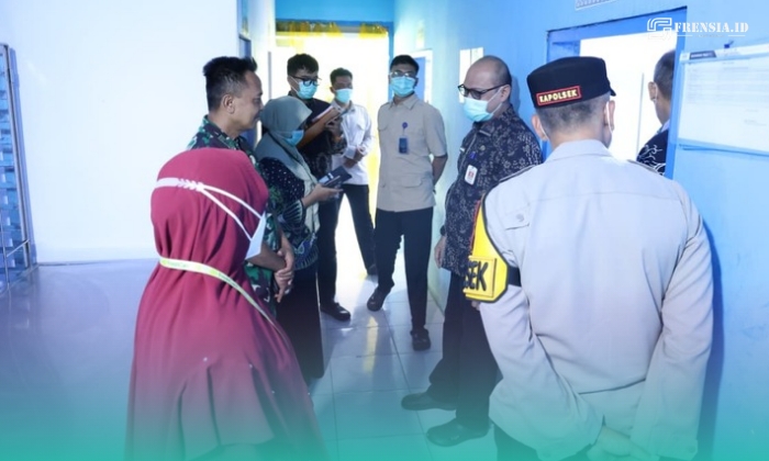Pihak Pemkab Jember saat melakukan penyelidikan setelah kejadian keracunan di SPPG Karangsono, Kecamatan Bangsalsari (Foto: Diskominfo Jember). 