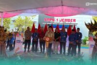 Bupati Jember, Muhammad Fawait, saat sambutan dalam acara Pro Gus 'e, di Lapangan SMPN 1 Jember (Foto: Sigit/Frensia). 