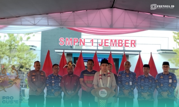 Bupati Jember, Muhammad Fawait, saat acara Pro Gus 'e di Lapangan SMPN 1 Jember (Foto: Sigit/Frensia). 