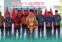 Bupati Jember, Muhammad Fawait, saat acara Pro Gus 'e di Lapangan SMPN 1 Jember (Foto: Fadli/Frensia). 