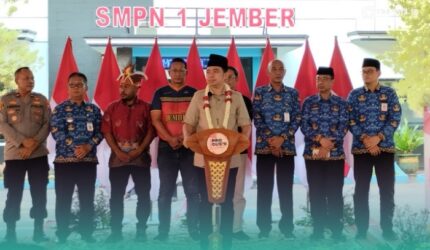Bupati Jember, Muhammad Fawait, saat acara Pro Gus 'e di Lapangan SMPN 1 Jember (Foto: Fadli/Frensia).