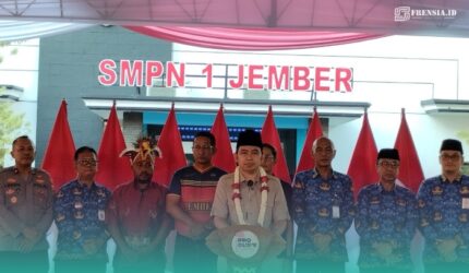 Bupati Jember, Muhammad Fawait, saat sambutan dalam acara Pro Gus e di Lapangan SMPN 1 Jember (Foto: Fadli/Frensia).