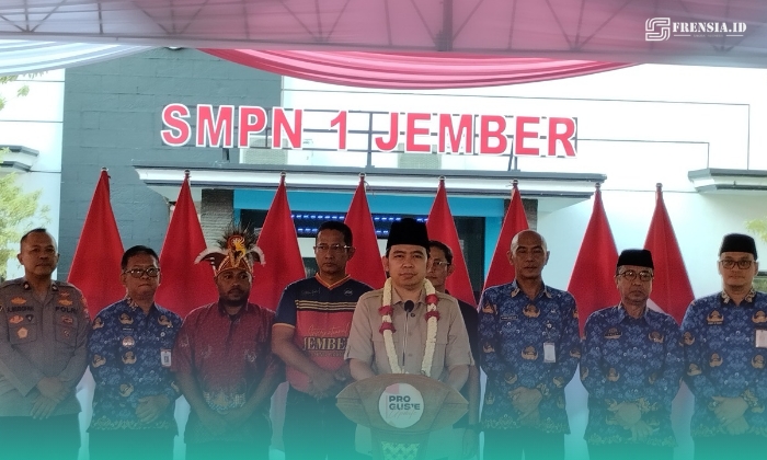 Bupati Jember, Muhammad Fawait, saat sambutan dalam acara Pro Gus e di Lapangan SMPN 1 Jember (Foto: Fadli/Frensia). 