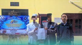 Kedua korban berinisial MRN dan RA saat didampingi Penasehat Hukumnya, Avid Liannur di Polsek Balung, Jember (Foto: Istimewa). 