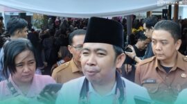 Bupati Jember, Muhammad Fawait saat ditemui awak media setelah acara Bunga Desaku di Kantor Desa Pakusari (Fadli/Frensia). 
