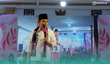 Bupati Jember, Muhammad Fawait saat sambutan dalam acara Bunga Desaku di Kantor Desa Pakusari (Foto: Fadli/Frensia).