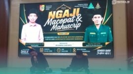 Abdul Rosid atau Cak Cid, seorang Pelestari Mocopat dan Budayawan asal Desa Biting, Kecamatan Arjasa Jember, saat membacakan naskah “Babad 100 tahun NU”, dalam lagu tembang dengan Laras Jember (Foto: Istimewa). 