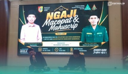 Abdul Rosid atau Cak Cid, seorang Pelestari Mocopat dan Budayawan asal Desa Biting, Kecamatan Arjasa Jember, saat membacakan naskah “Babad 100 tahun NU”, dalam lagu tembang dengan Laras Jember (Foto: Istimewa).
