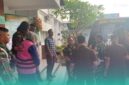 Salah satu tersangka yang akan dibawa ke rumah tahanan (rutan) Kabupaten Jember (Foto: Sigit/Frensia). 