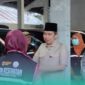 Bupati Jember, Muhammad Fawait saat mengecek kesiapan armada homecare di Kantor Dinas Kesehatan (Foto: Fadli/Frensia). 