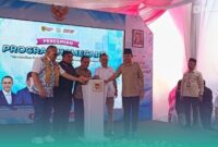 Bupati Jember, Muhammad Fawait, bersama Wakil Menteri Kesehatan RI, Benjamin Paulus Octavianus, Badan Percepatan Pengentasan Kemiskinan (BP Taskin), Iwan Sumule, Anggota DPR RI Kawendra Lukistian, Anggota DPRD Jawa Timur, serta Dr. Agung Mulyono (Foto: Sigit/Frensia).