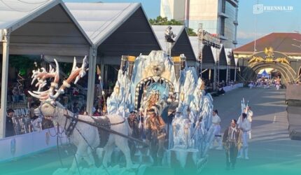 Gelaran Jember Fashion Carnaval (JFC) bertema Humanity, Earth and Life (HEAL) yang dibuka dengan World Kids Carnival (Foto: Sigit/Frensia).