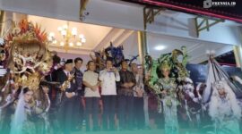 Sesi foto bersama Bupati Jember, Muhammad Fawait, bersama para tamu undangan (Foto: Fadli/Frensia). 
