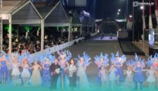 Penampilan talent saat Artwear Carnival garapan dari para desainer (Foto: Fadli/Frensia).