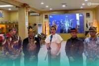 Kementerian Pariwisata RI bersama Pemerintah Provinsi Jawa Timur (Pemprov Jatim) saat wawancara  doorstop dalam acara Jember Fashion Carnaval (JFC) (Foto: Sigit/Frensia). 