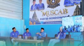 Anggota DPR RI Fraksi Partai Amanat Nasional Dapil III, Drs. H. Syarif Anas Tahir (tengah) (Foto: Istimewa). 
