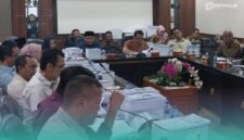 Suasana saat rapat pembahasan Kebijakan Umum Anggaran dan Prioritas Plafon Anggaran Sementara (KUA-PPAS) APBD Tahun anggaran 2027, yang tidak memperbolehkan wartawan masuk ruangan (Foto: Istimewa).