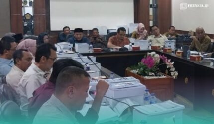 Suasana saat rapat pembahasan Kebijakan Umum Anggaran dan Prioritas Plafon Anggaran Sementara (KUA-PPAS) APBD Tahun anggaran 2027, yang tidak memperbolehkan wartawan masuk (Foto: Istimewa).